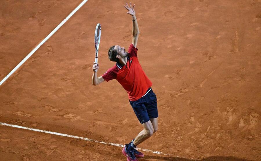 Медведев не обыграл А